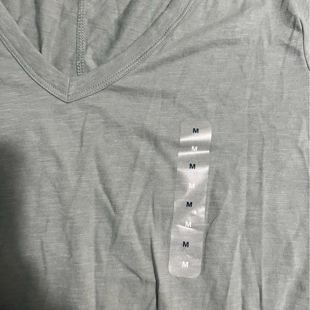 NWT GAP|Forever Soft V-Neck Tee|Size Medium - Picture 5 of 7